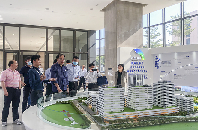 河南省商務(wù)廳黨組成員、省自貿(mào)辦副主任陳凱杰一行蒞臨廣東醫(yī)谷考察調(diào)研
